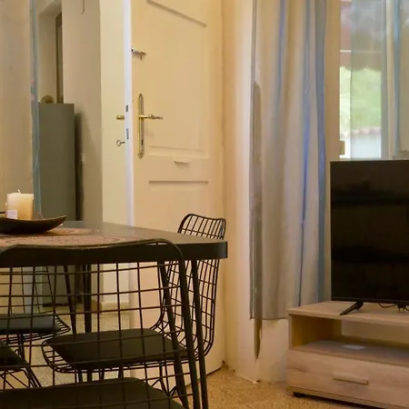 Doni's Charming Vintage * 地拉那