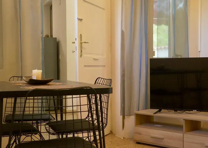 Doni's Charming Vintage * 地拉那