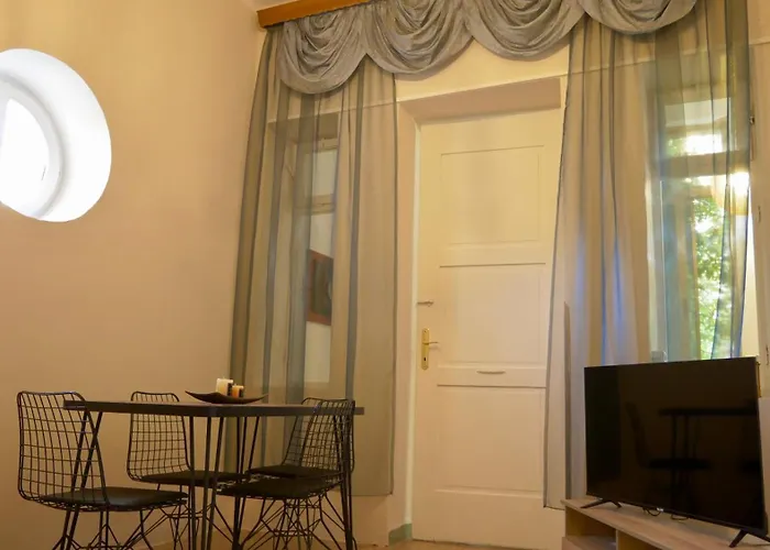 Doni's Charming Vintage