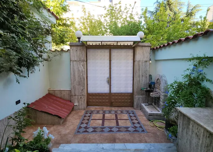 Doni's Charming Vintage *